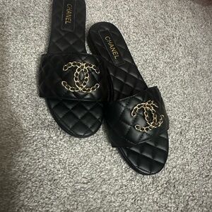New fashion inspired Black Quilted Chain Slide Sandals never worn.. size 39 - 8